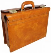 Pratesi Lorenzo pilotn� kufor 223