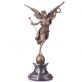 bronzov socha anjel s trbkou a vencom La Renome 76 - pohlad 1 - www.glancshop.sk