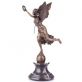 bronzov socha anjel s trbkou a vencom La Renome 76 - pohlad 2 - www.glancshop.sk
