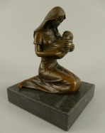 bronzov� socha na mramorovom podstavci 91