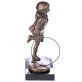 bronzov socha na mramorovom podstavci Chlapec s kruhom 102 - pohlad 4 - www.glancshop.sk