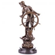 bronzov� socha na podstavci Kapit�n s kormidlom 109