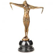 bronzov� socha na mramorovom podstavci Tane�nica 32