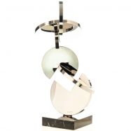 modern� socha z nerez ocele na mramorovom podstavci 2