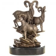 bronzov� socha na mramorovom podstavci 74