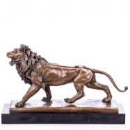 bronzov� socha leva 6