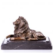 bronzov� socha leva na mramorovom podstavci 85