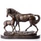 bronzov� socha na mramorovom podstavci K�� s �rieb�om 46 - pohlad 1 - www.glancshop.sk