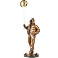 bronzov� socha Golden Balloon Boy na mramorovom podstavci 